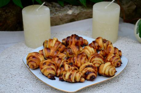 Mini croissants apéritif au confit d’oignons et parmesan