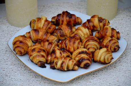 Mini croissants apéritif au confit d’oignons et parmesan