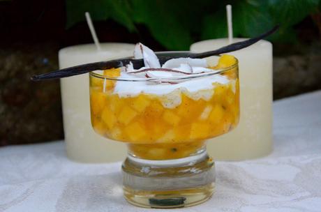 Nage de fruits exotiques et chantilly coco