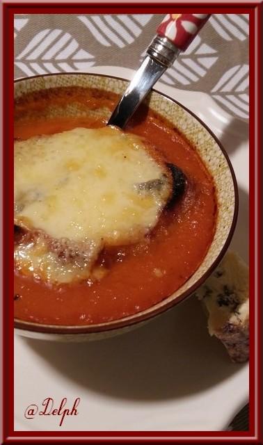 Soupe de tomates gratinée à la Fourme Persillée