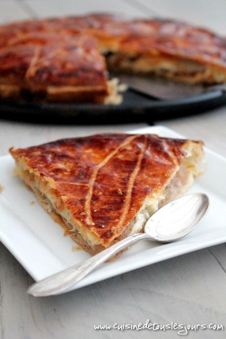 ©www.cuisinedetouslesjours.com - Galette des rois pomme, caramel au beurre salé et noisettes grillées