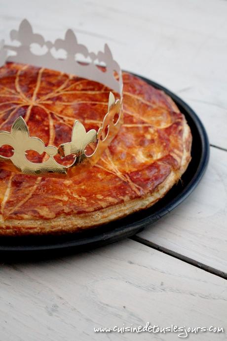 ©www.cuisinedetouslesjours.com - Galette des rois pomme, caramel au beurre salé et noisettes grillées