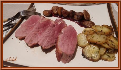 Magret de Canard aux châtaignes sauce aux airelles.