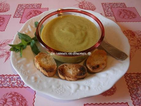 Soupe froide de courgettes à la menthe fraîche