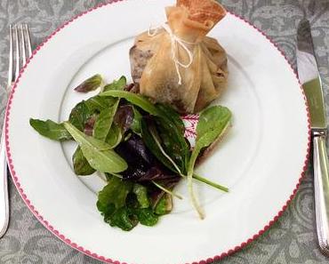 Aumônières au confit de canard, foie gras et rhubarbe / Duck confit, foie gras and rhubarb parcels