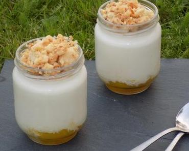 Yaourts mangue et crumble de noix de coco