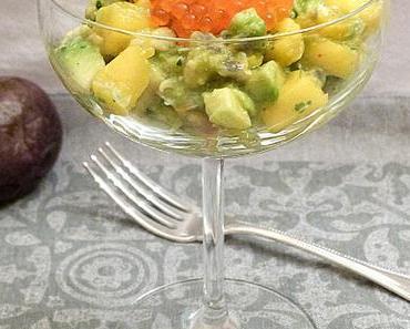 Salade fraîcheur avocat, crabe, mangue et sa vinaigrette passion / Exotic and fresh avocado, mango, crab salad and its passion fruit dressing