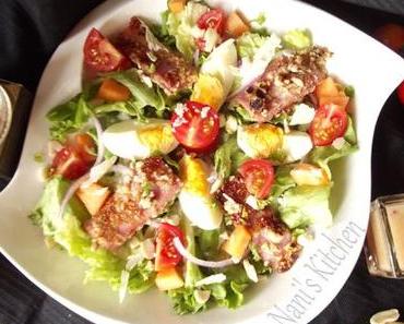 Salade jambon pané, miel et cacahuètes