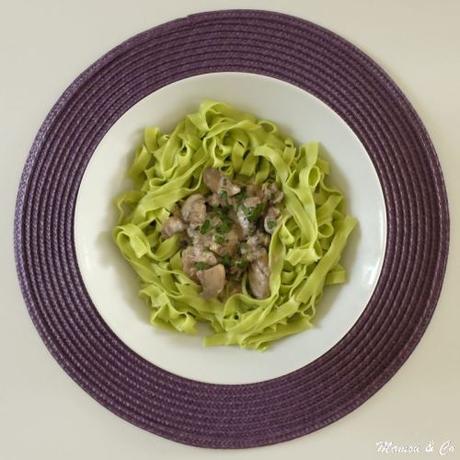 Tagliatelles vertes aux champignons et au porto