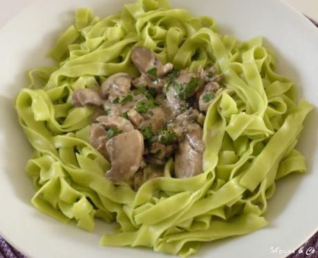 Tagliatelles vertes aux champignons et au porto