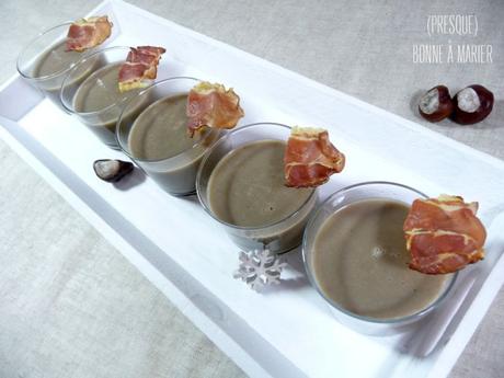 Velouté de champignons et châtaignes, chips de speck