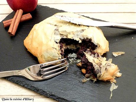 Pastilla au boudin noir, pommes, pignons, raisins et miel / Blood sausage, apples, pine nuts, raisins and honey pastilla