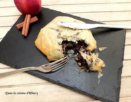 Pastilla au boudin noir, pommes, pignons, raisins et miel / Blood sausage, apples, pine nuts, raisins and honey pastilla