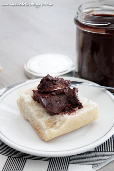 Pâte à tartiner au chocolat noir et aux noisettes