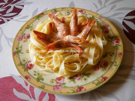 Gambas flambées à la crème de piment doux, tagliatelles