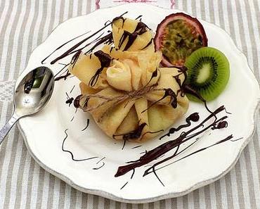 Aumonière de crêpes kiwi-passion caramélisés et sauce au chocolat / Purse crepe stuffed with kiwi and passion fruits and its chocolate sauce