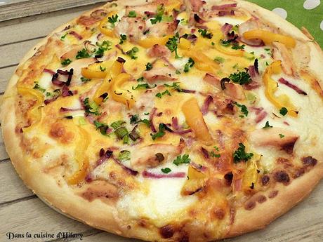 Pizza poulet-bacon sauce moutarde et miel / Chicken and bacon pizza with its honey-mustard sauce