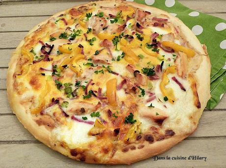 Pizza poulet-bacon sauce moutarde et miel / Chicken and bacon pizza with its honey-mustard sauce