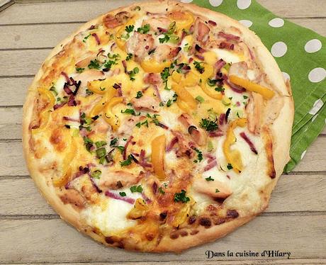 Pizza poulet-bacon sauce moutarde et miel / Chicken and bacon pizza with its honey-mustard sauce