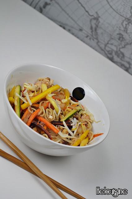 Wok de légumes et nouilles chinoises sauce Aigre Douce