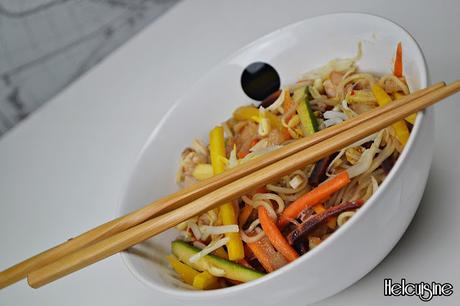 Wok de légumes et nouilles chinoises sauce Aigre Douce