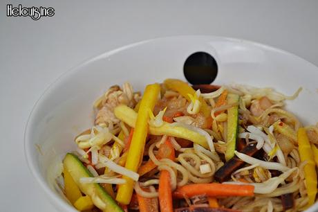 Wok de légumes et nouilles chinoises sauce Aigre Douce