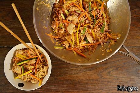 Wok de légumes et nouilles chinoises sauce Aigre Douce