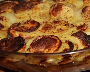 ROSACE DE POMMES DE TERRE SUR LIT DE SAUCISSES ET ECHALOTES