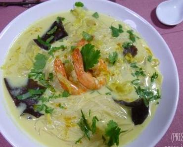 Délicieuse soupe à tendance thaïe aux vermicelles et crevettes