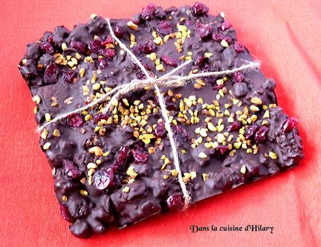 Chocolat noir façon rocky road cranberry-pistache / Black chocolate, cranberries and pistachios bar rocky-road style