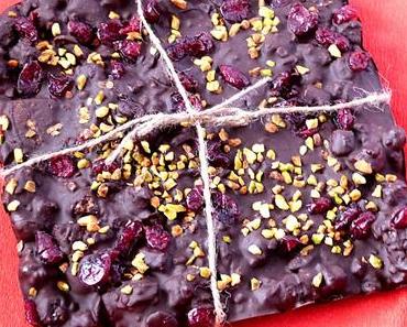 Chocolat noir façon rocky road cranberry-pistache / Black chocolate, cranberries and pistachios bar rocky-road style