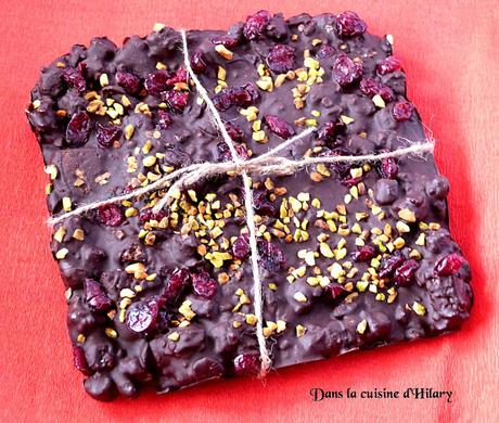 Chocolat noir façon rocky road cranberry-pistache / Black chocolate, cranberries and pistachios bar rocky-road style