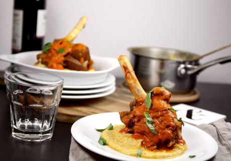 Souris d’agneau, sauce tomate et polenta.