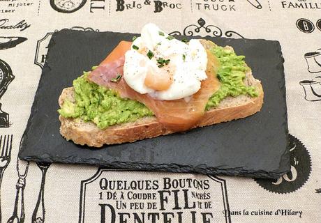 Avocado toast à la truite fumée et à l'oeuf poché / Smoked trout and poached egg avocado toast