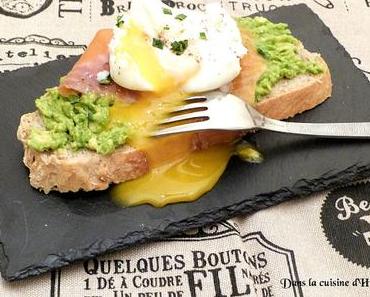 Avocado toast à la truite fumée et à l'oeuf poché / Smoked trout and poached egg avocado toast