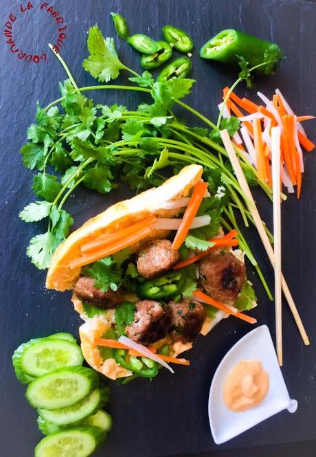 Bánh mì Nem Nướng Sandwich Vietnamien aux Boulettes