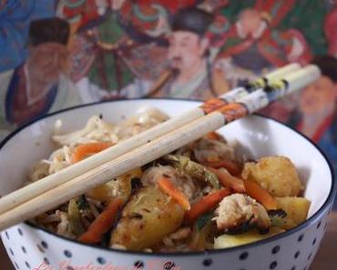 Nouilles sautées aux légumes, poulet et ananas