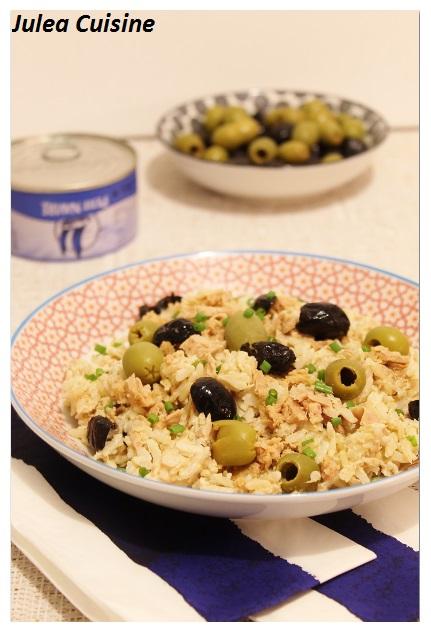 Comme un risotto de riz complet, aux olives noires et vertes et thon au citron