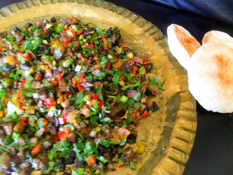 Salade Israelienne d’Aubergine grillées aux Légumes Croquants