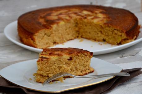 Gâteau au yaourt, pommes et sucre muscovado