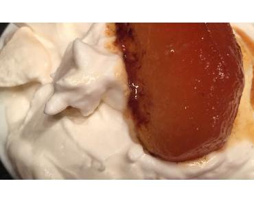 Pommes au caramel et chantilly à la vanille