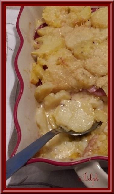 Gratin de pommes de terre bacon,  jambon fumé et raclette