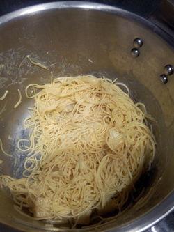 spaghettis au curry et à l'ananas