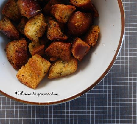 Croûtons à l'ail et aux herbes {Recette Zéro Déchet}