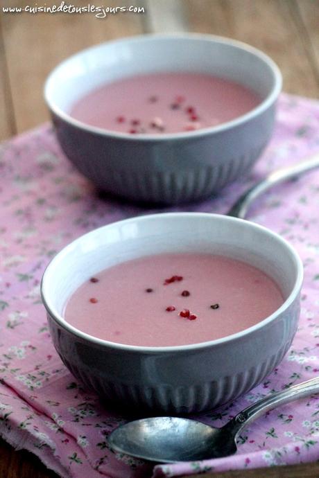 ©www.cuisinedetouslesjours.com - Potage pommes de terre, chou fleur et betterave rouge