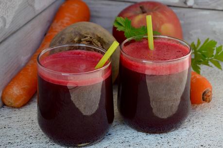 Jus detox: betterave, céleri, carotte, pomme