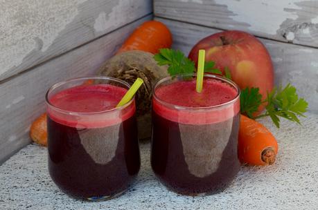 Jus detox: betterave, céleri, carotte, pomme