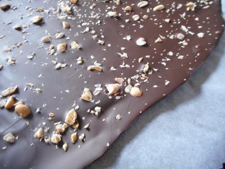 Feuilles de chocolat éclats de cacahuètes salées