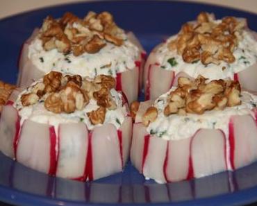 PETITES CHARLOTTES DE RADIS ROSES AU CHEVRE FRAIS ET AUX NOIX