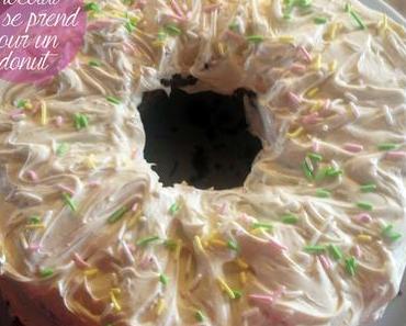 Gâteau moelleux au chocolat, ganache chocolat blanc en forme de donut